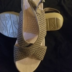 Women's shoes